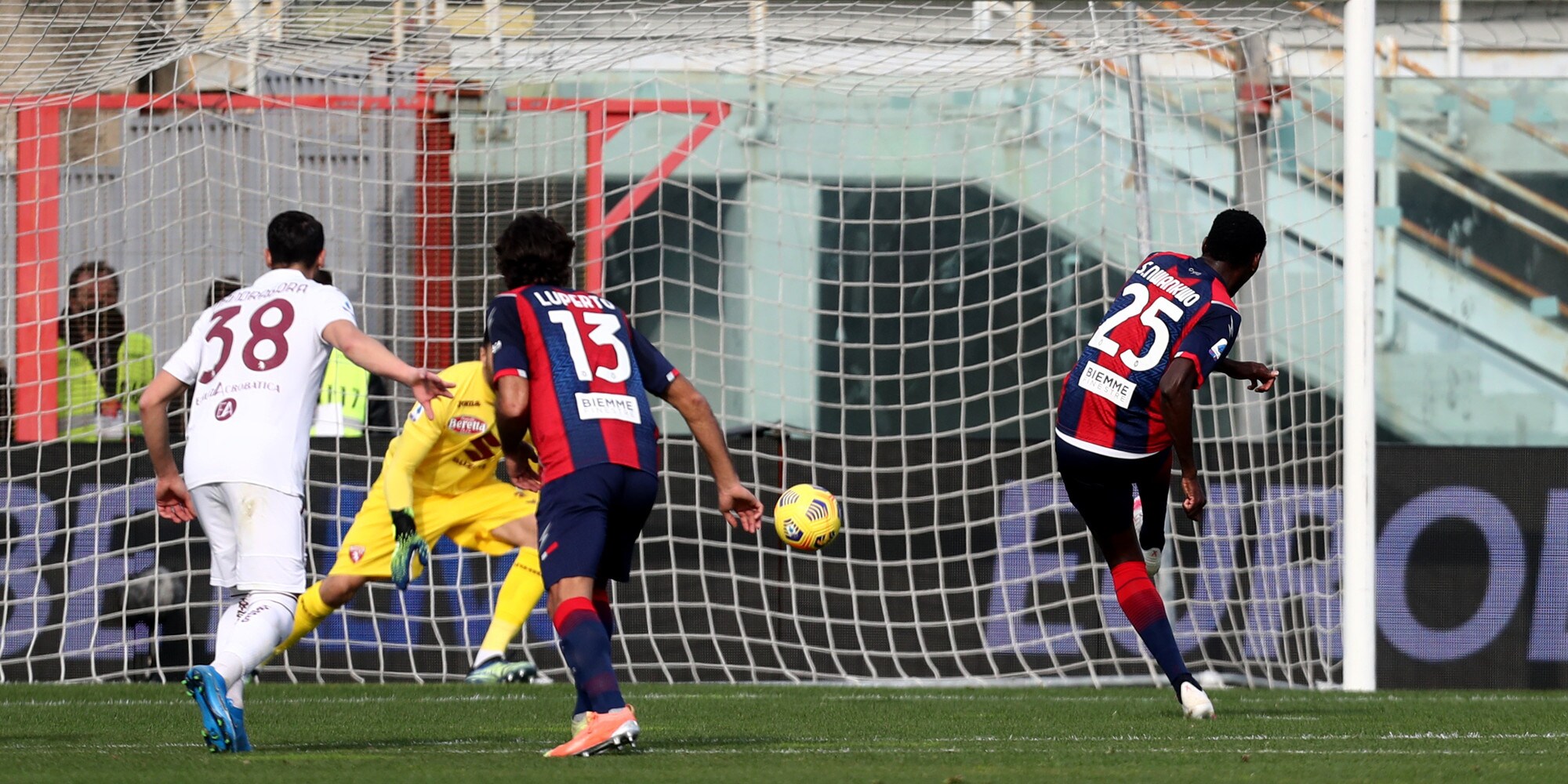 Torino ko a Crotone: 4-2 con rosso a Rincon