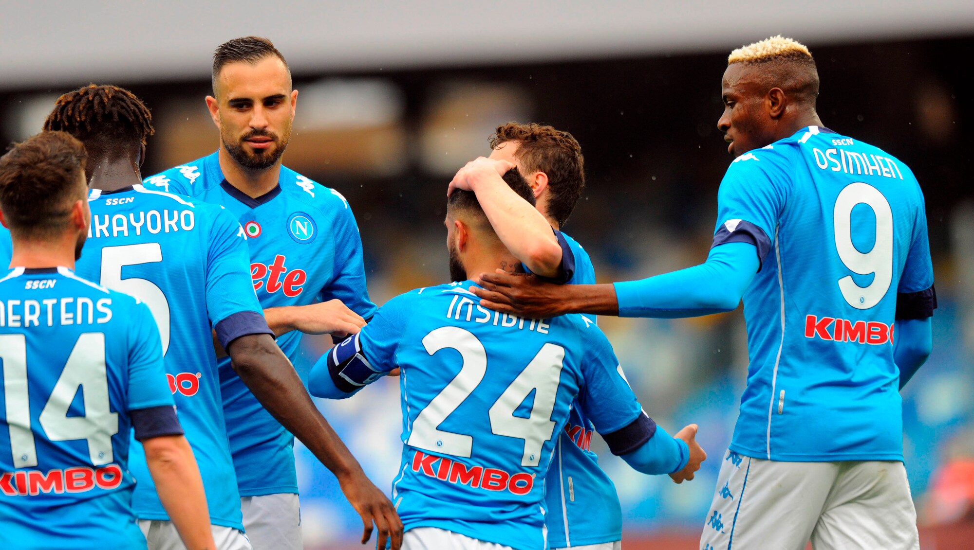 Il Napoli rischia, ma passa: 4-3 al Crotone. Ora la Juve