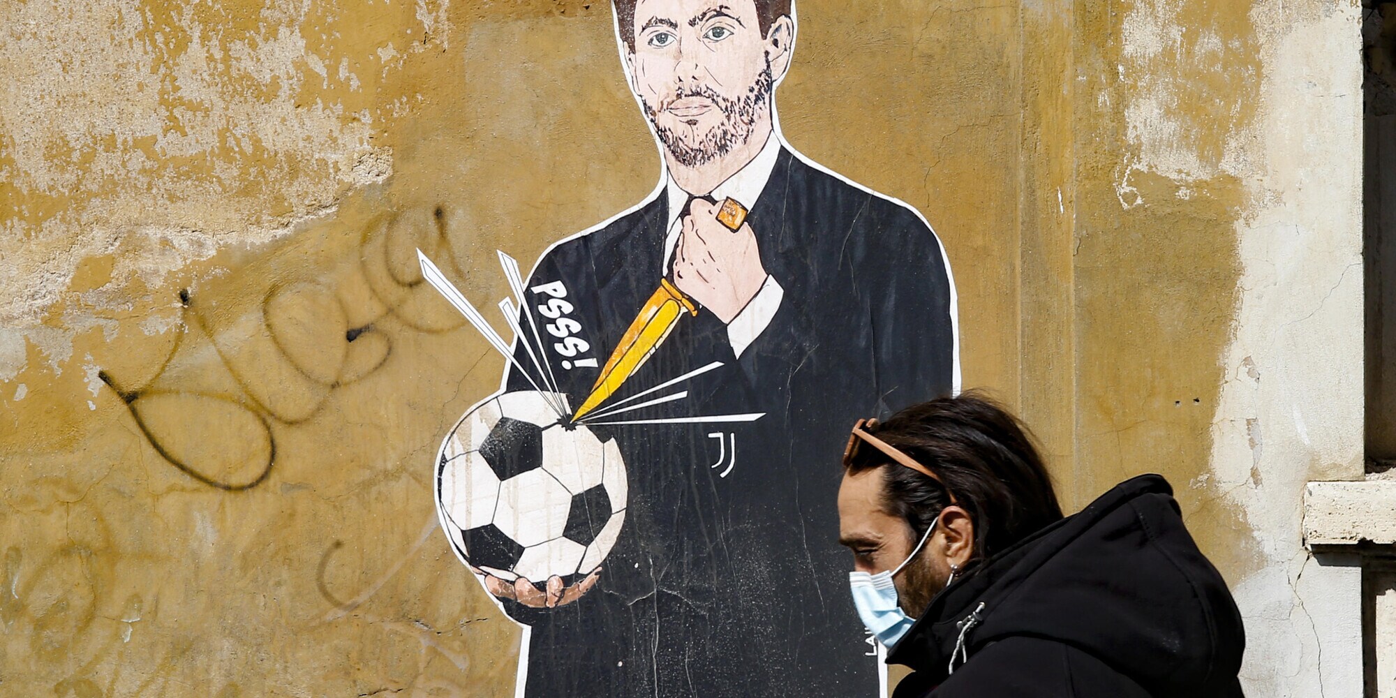 Superlega, Agnelli che buca il pallone diventa un murales