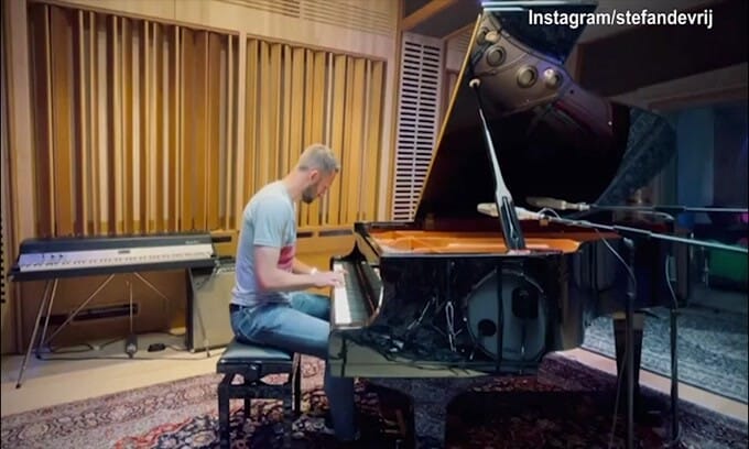Inter, De Vrij suona il pianoforte: che melodia!