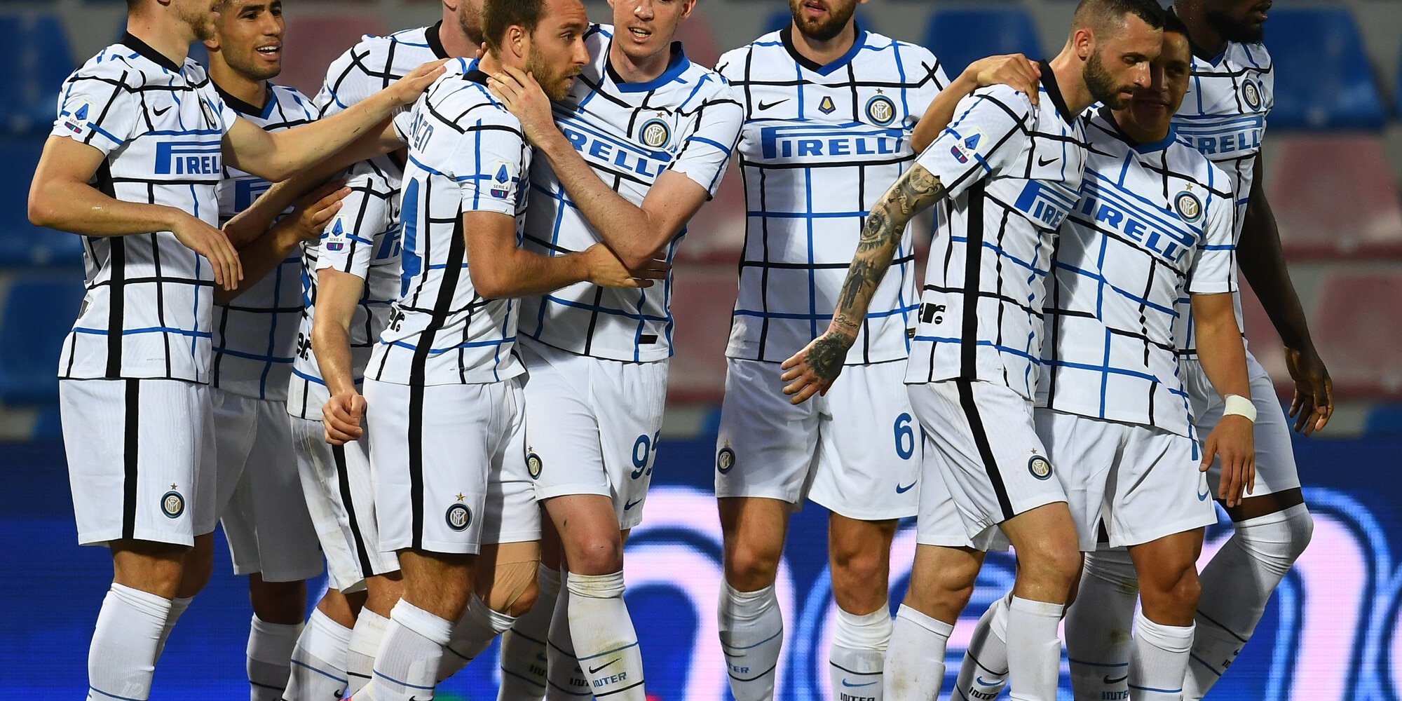 Eriksen e Hakimi lanciano l'Inter verso lo scudetto! Crotone in B