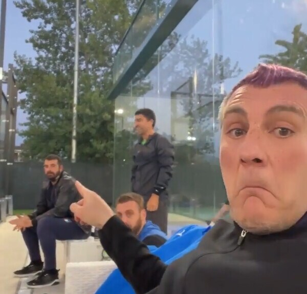 Vieri perde il primo set contro De Rossi! La colpa è del campo...