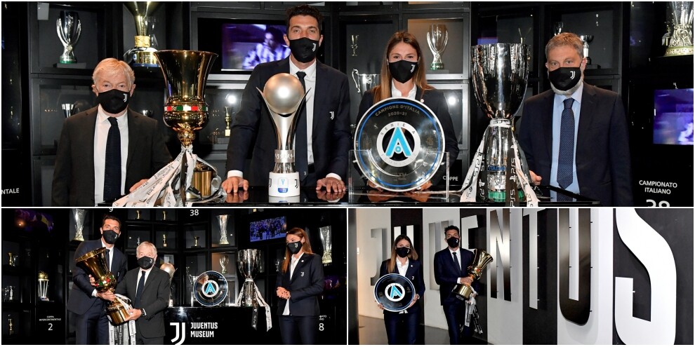 Buffon al Museo della Juve con la Coppa Italia e lo scudetto femminile