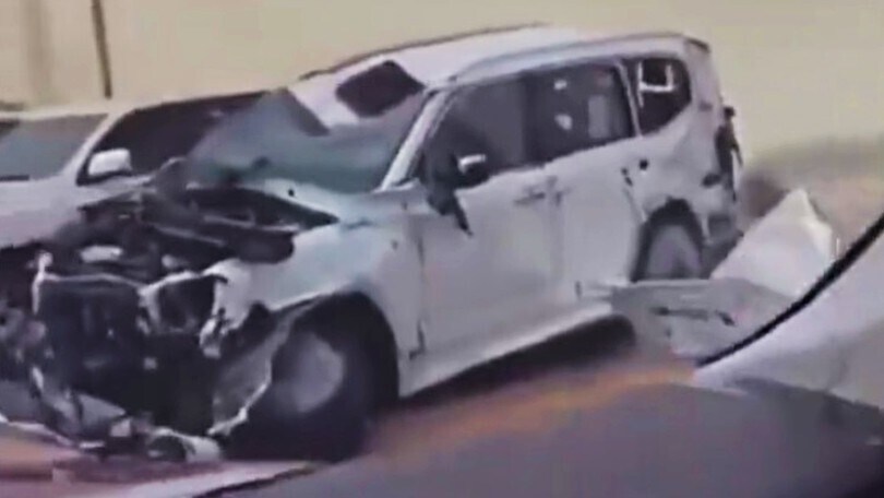 Toyota Land Cruiser, l'incredibile incidente con quattro Suv