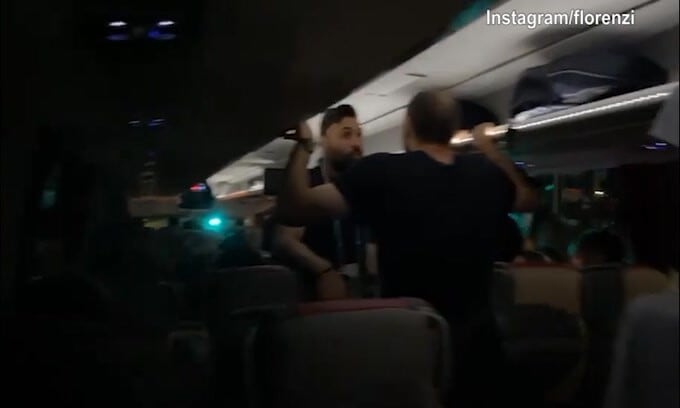 Italia, sul pullman si canta "Notte prima degli esami"