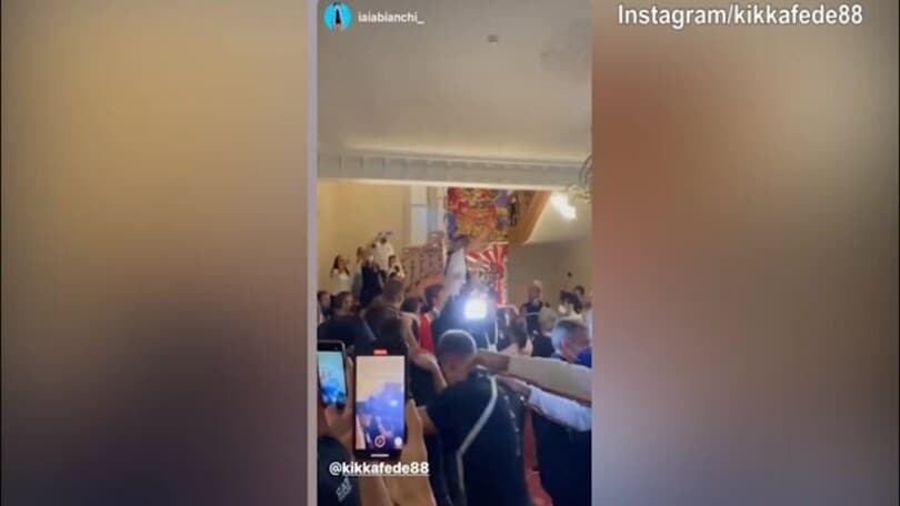 La festa continua, Pellegrini scatenata