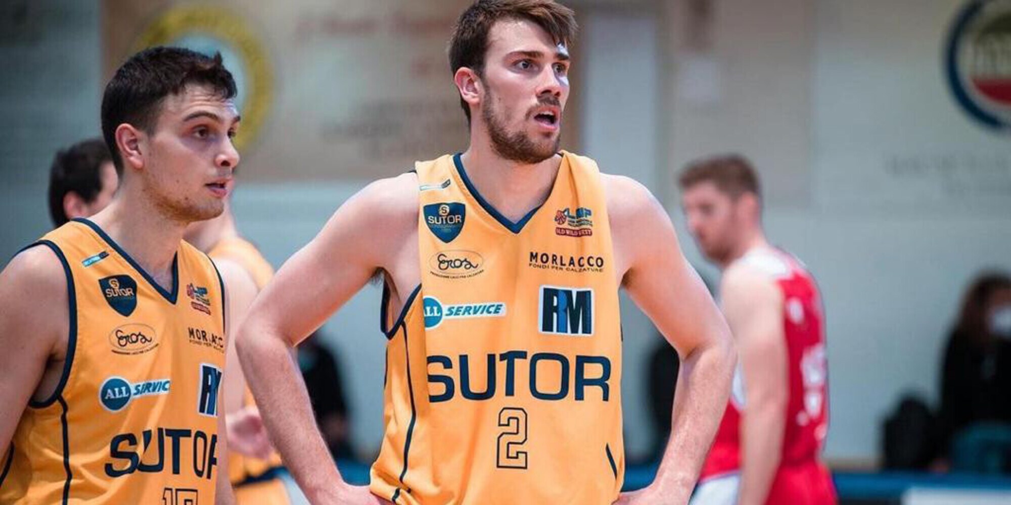 Oleggio: sotto canestro c'è Alessandro Riva