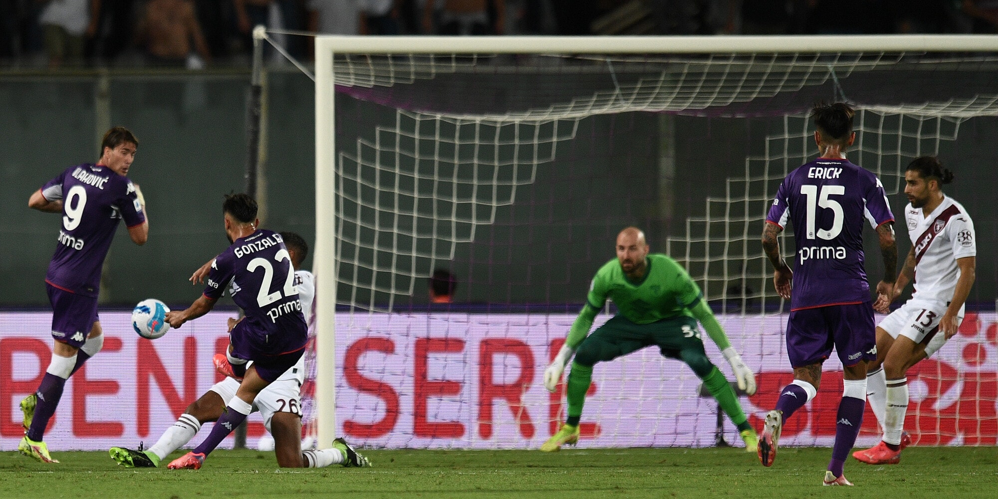 Gonzalez e Vlahovic affondano il Torino: vince la Fiorentina