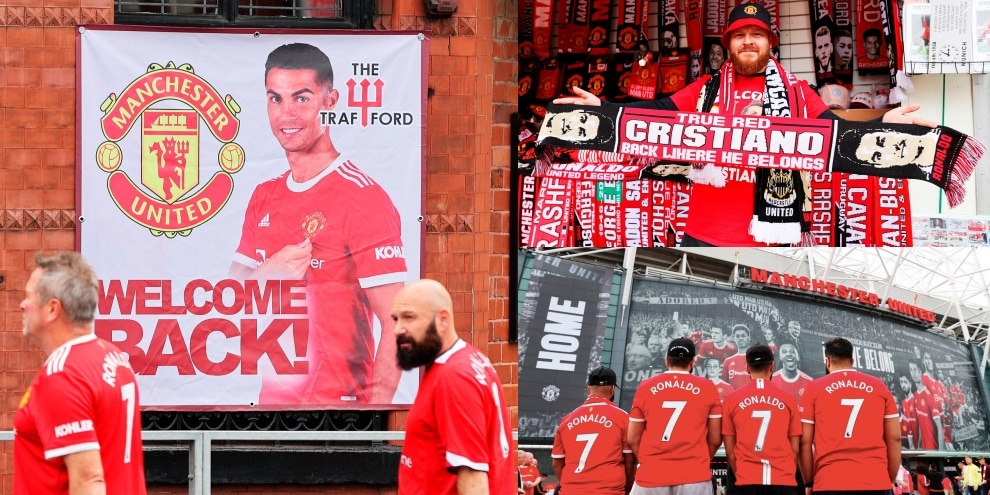 Ronaldo, che accoglienza fuori da Old Trafford!