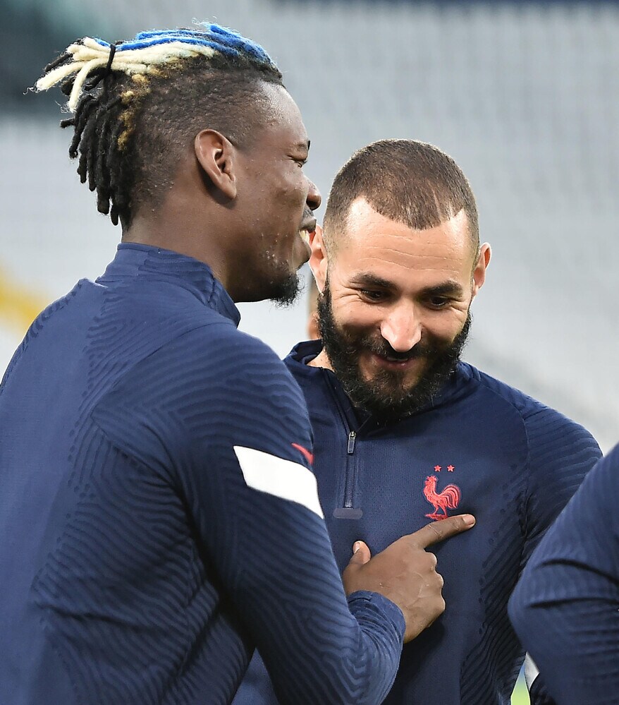 Pogba a Torino, allenamento con la Francia e nuovo look