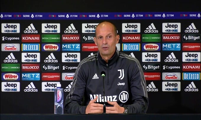 Allegri scherza con l'addetto stampa: "Non farmi fare figuracce.."