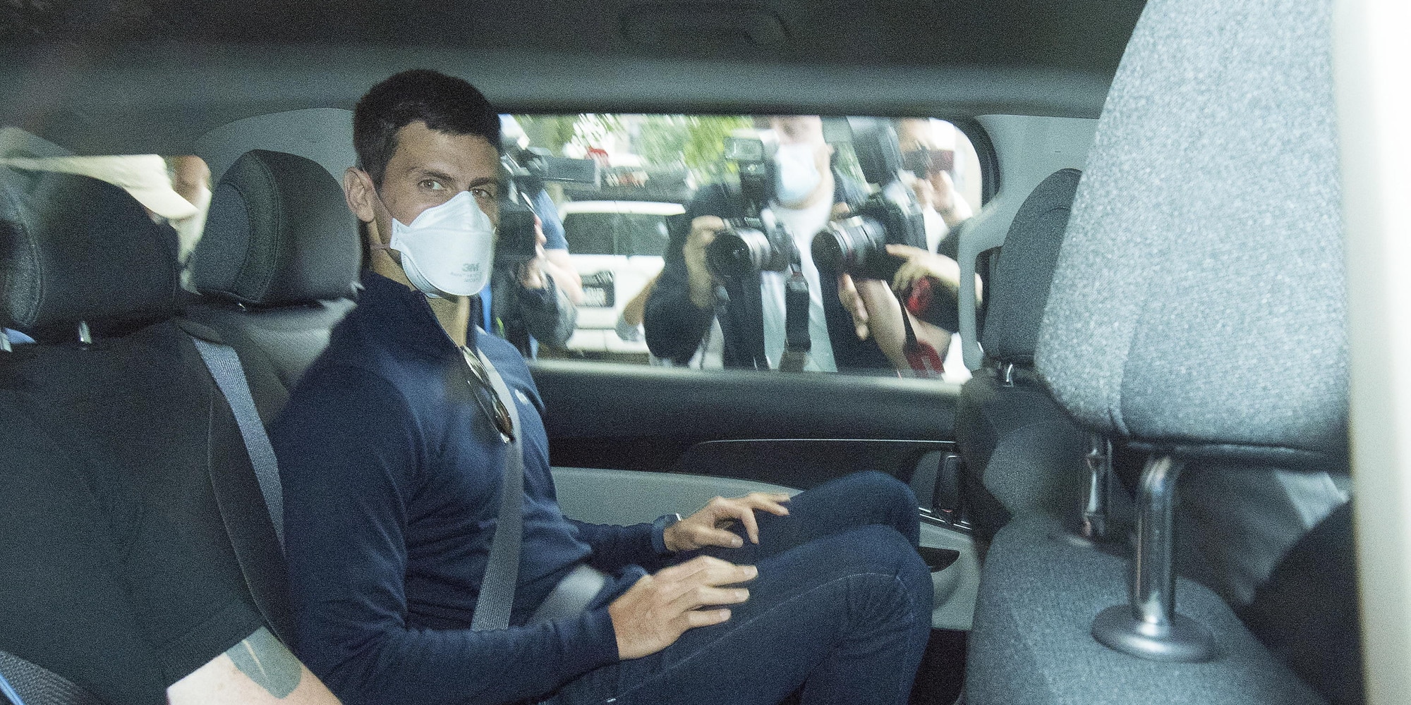 Djokovic lascia il Park Hotel e va dai legali: si decide sul suo visto