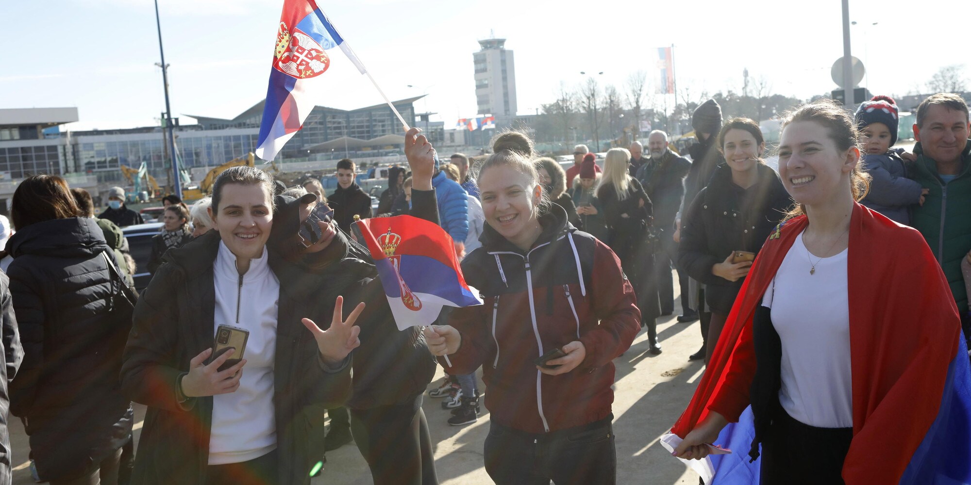 Djokovic è tornato in Serbia: centinaia di tifosi all’aeroporto