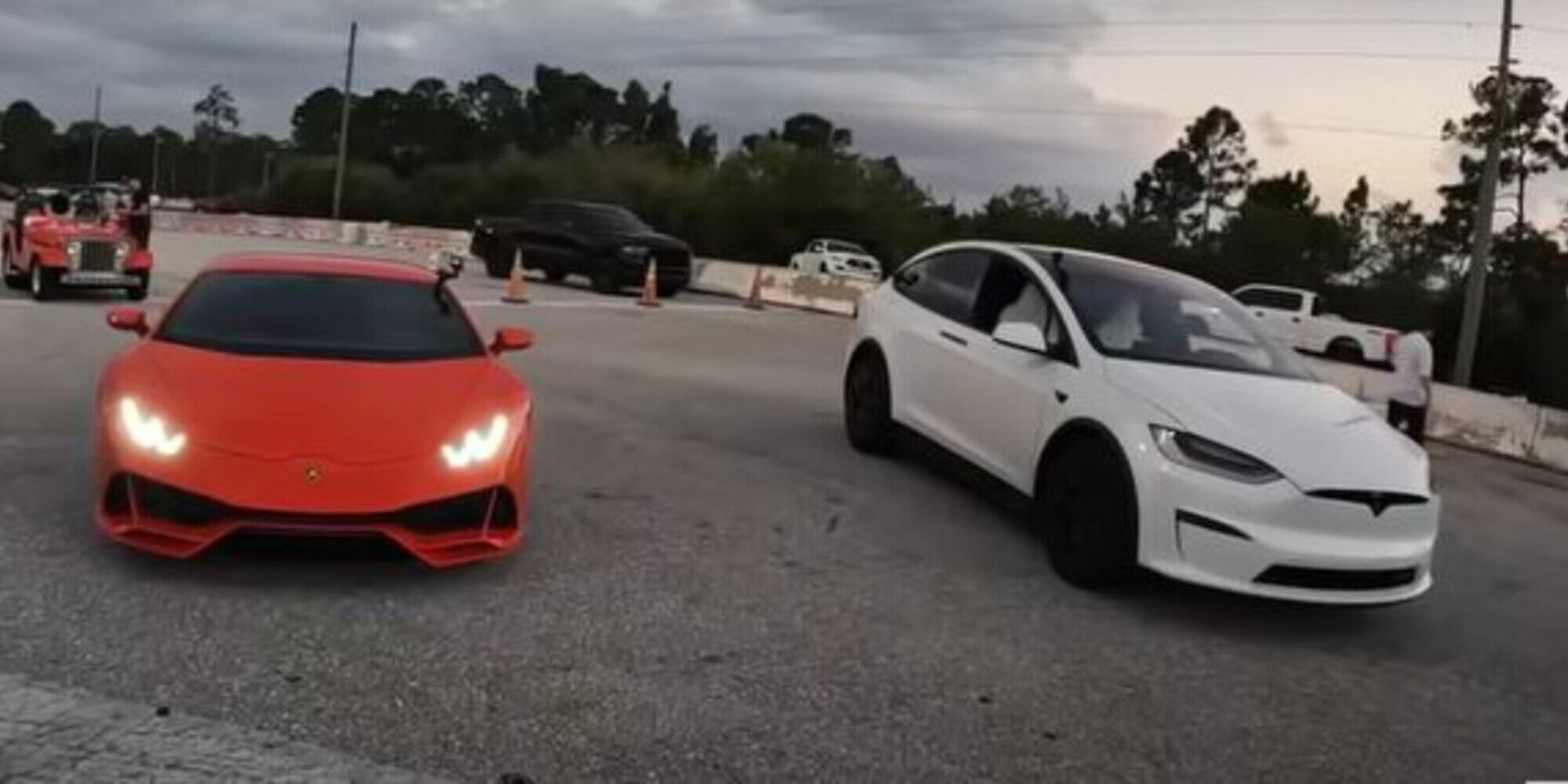 La più veloce tra una Tesla Model X Plaid e una Huracan EVO