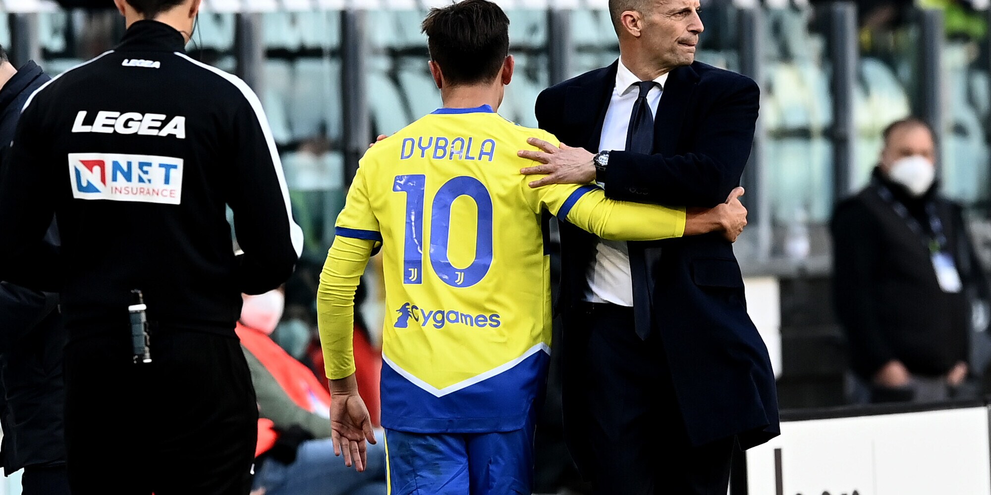 Dybala, che abbraccio con Allegri al momento del cambio