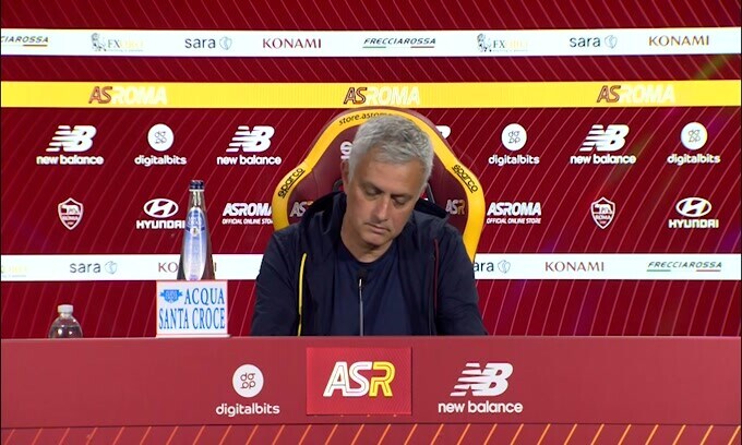 Mourinho show in conferenza: domanda su Zaniolo, la reazione...