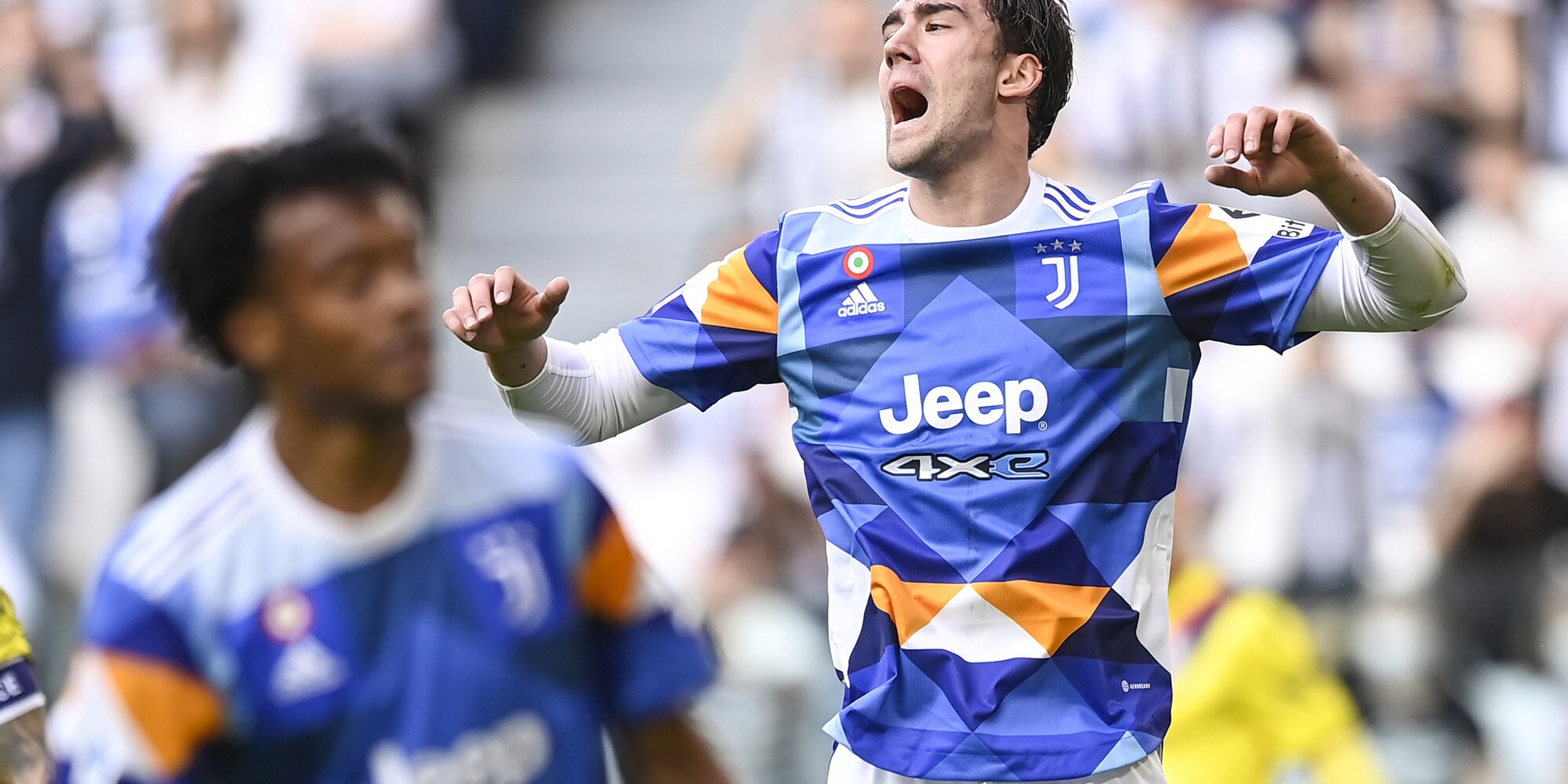 Vlahovic salva la Juve nel recupero: solo un pari con il Bologna
