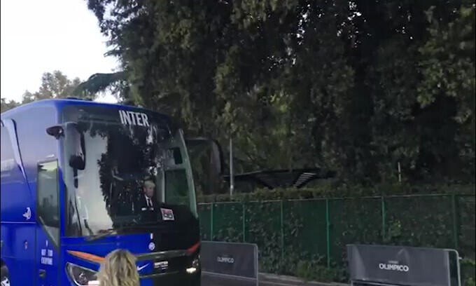 Coppa Italia, il pullman dell'Inter arriva allo stadio