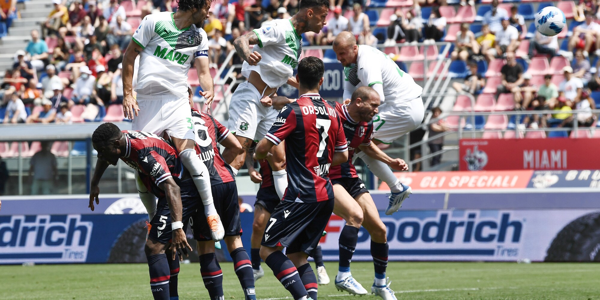 Doppio Scamacca e rovesciata di Berardi: il Sassuolo batte il Bologna 3-1
