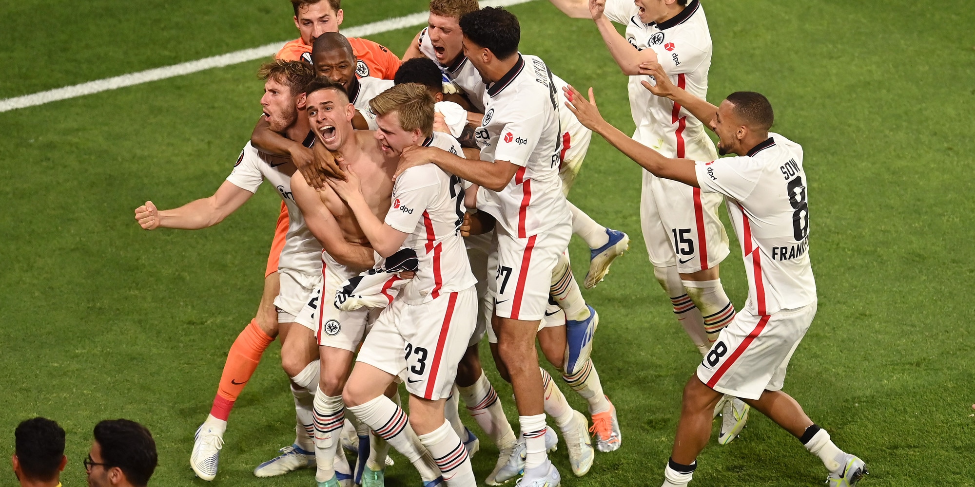 Borré show, Ramsey flop: Rangers ko, Europa League all'Eintracht