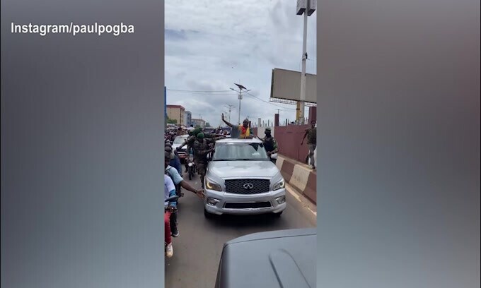 Pogba, accoglienza da Re in Guinea