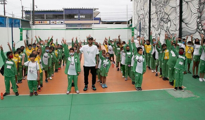 Neymar, non solo feste: il progetto per i bambini