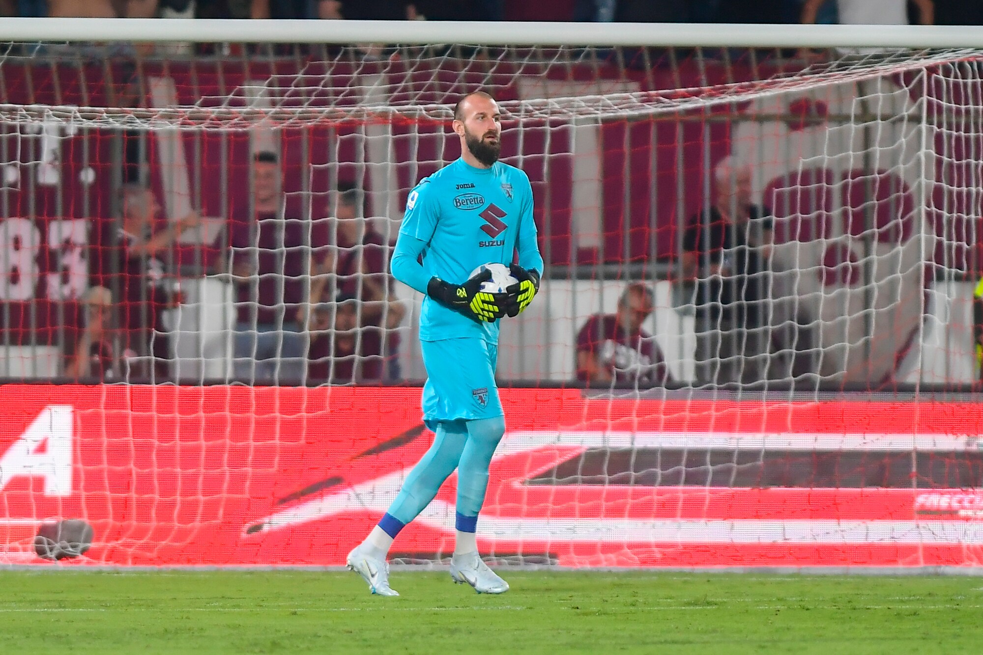 Milinkovic-Savic 6 Respinge con fatica una conclusione secca di Ranocchia (20’), poi si produce in un intervento importante su Birindelli: deviazione aerea al 31’ st. Al 94’ sporca una buona prestazione non riuscendo a respingere un cross di D’Alessandro: Mota Carvalho lo infila