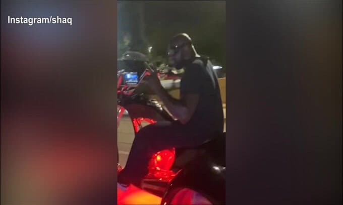 Shaquille O’Neal in sella a un vero bolide