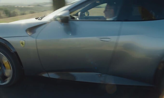 Nuova Ferrari Purosangue su strada