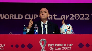 Mondiali, Infantino show: "Io disabile, gay e migrante. Birra? Si vive tre ore senza"