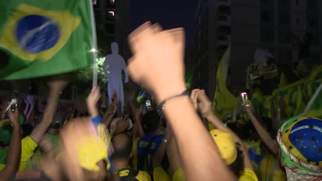 Il Brasile atterra in Qatar, tifosi in delirio