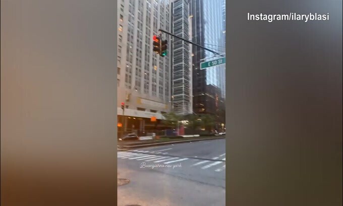 Ilary Blasi passeggia per New York: "Buongiorno"
