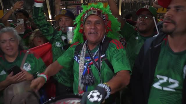 Mondiali - 0-0 con la Polonia, ma per i messicani è sempre "Fiesta"