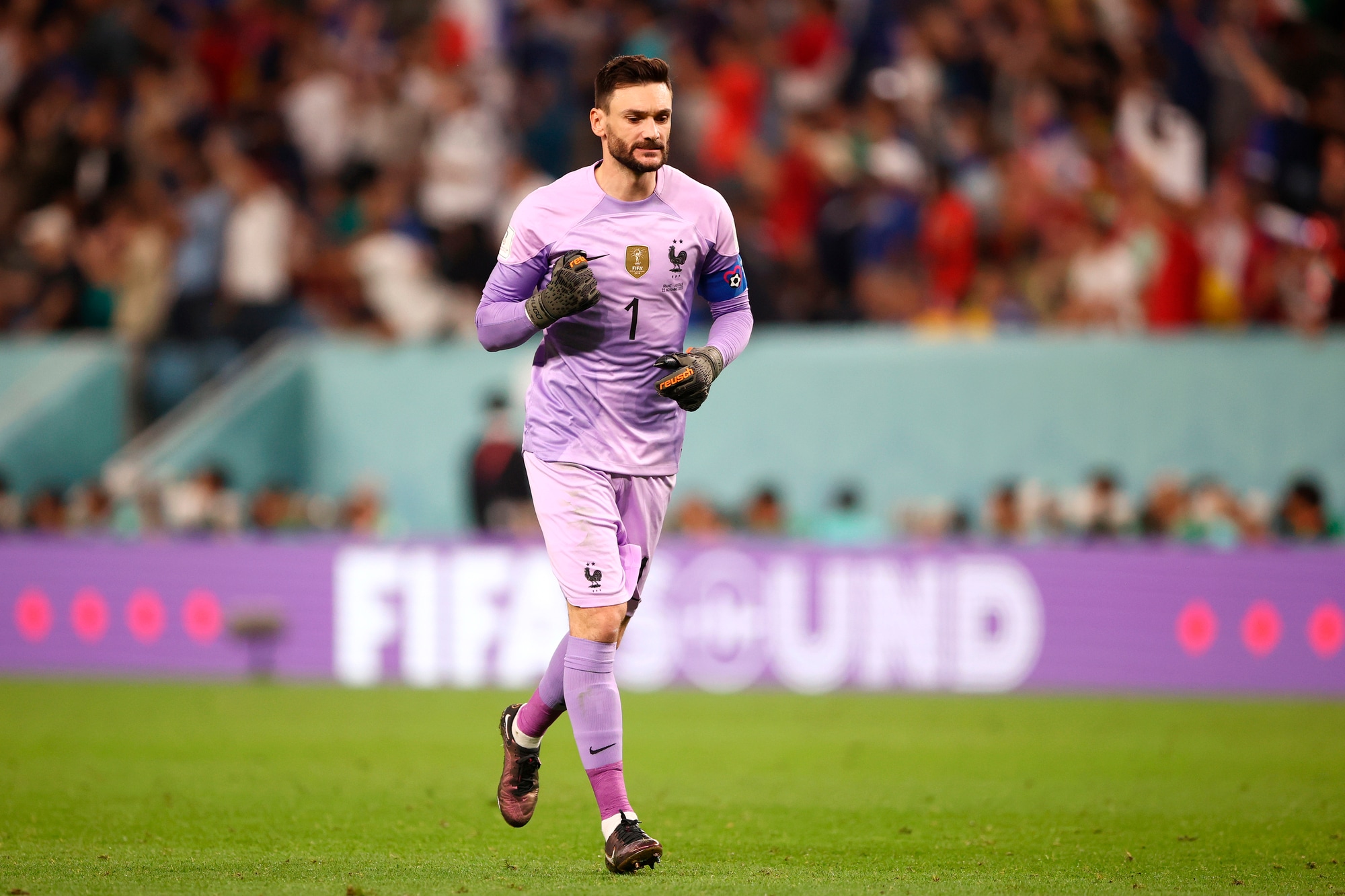 LLORIS 6<br />Non eccessivamente impegnato, incolpevole sul gol. Fa comunque il suo.