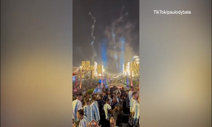 L'Argentina sfila sul bus scoperto: a Doha è grande festa!