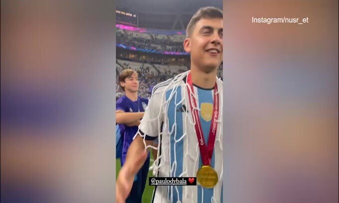 Argentina, Dybala festeggia ma Salt Bae lo interrompe