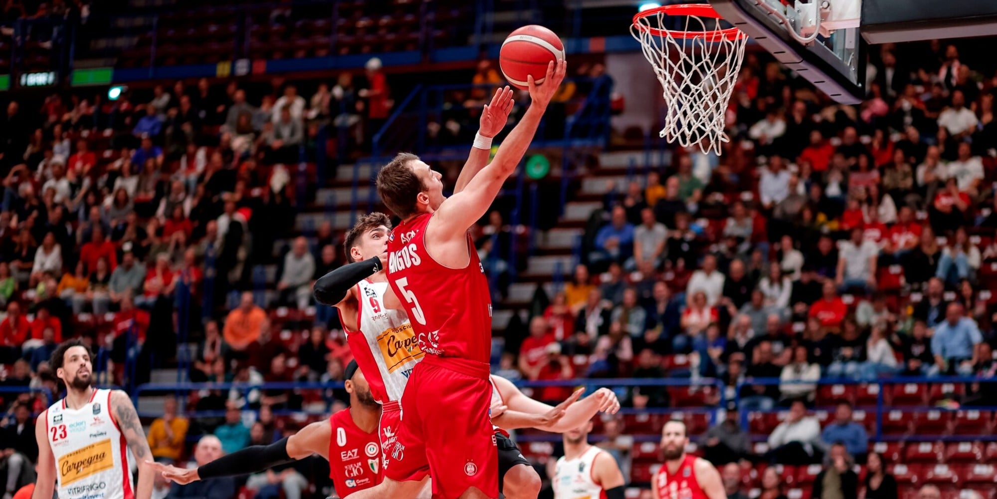 Basket, Serie A Milano travolge Pesaro, Messina a 2 dalla Virtus Bologna