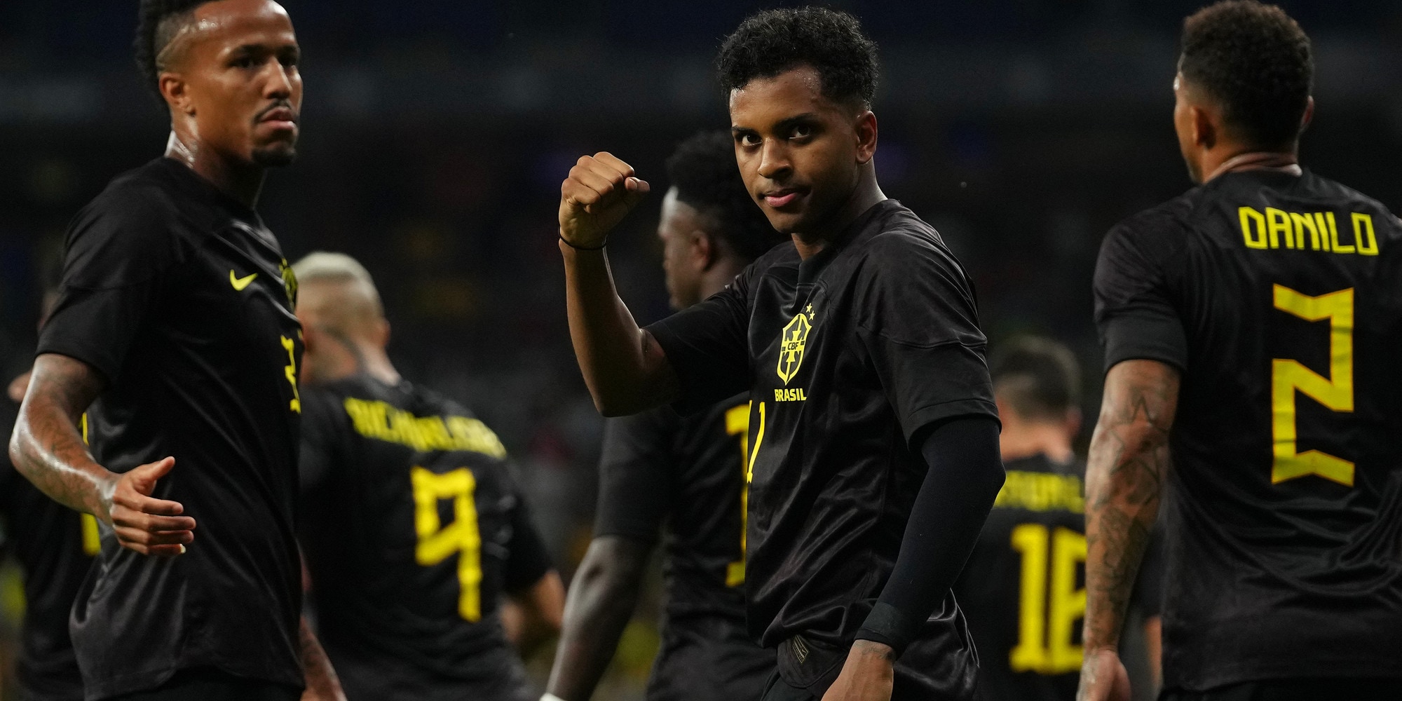 Brasile in campo per la prima volta con la maglia nera: ecco le foto!