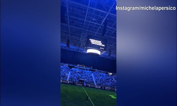 Together Black and White Show: Michela Persico scatenata