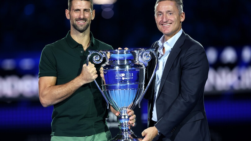 Djokovic numero 1 del mondo nel 2023: Gaudenzi consegna il trofeo a Nole