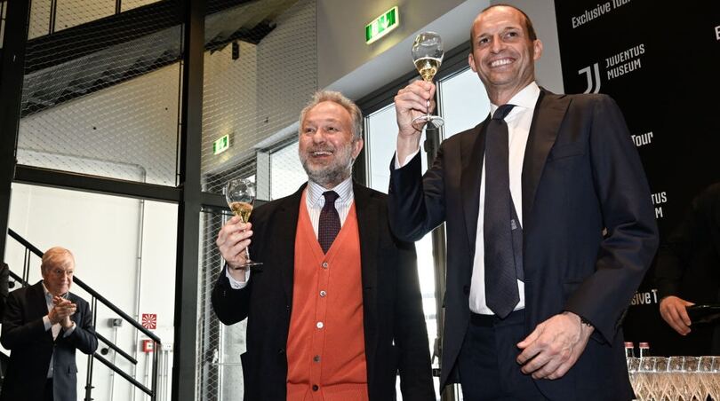 Allegri brinda con il mondo Juve: “Nuove sfide davanti a noi”