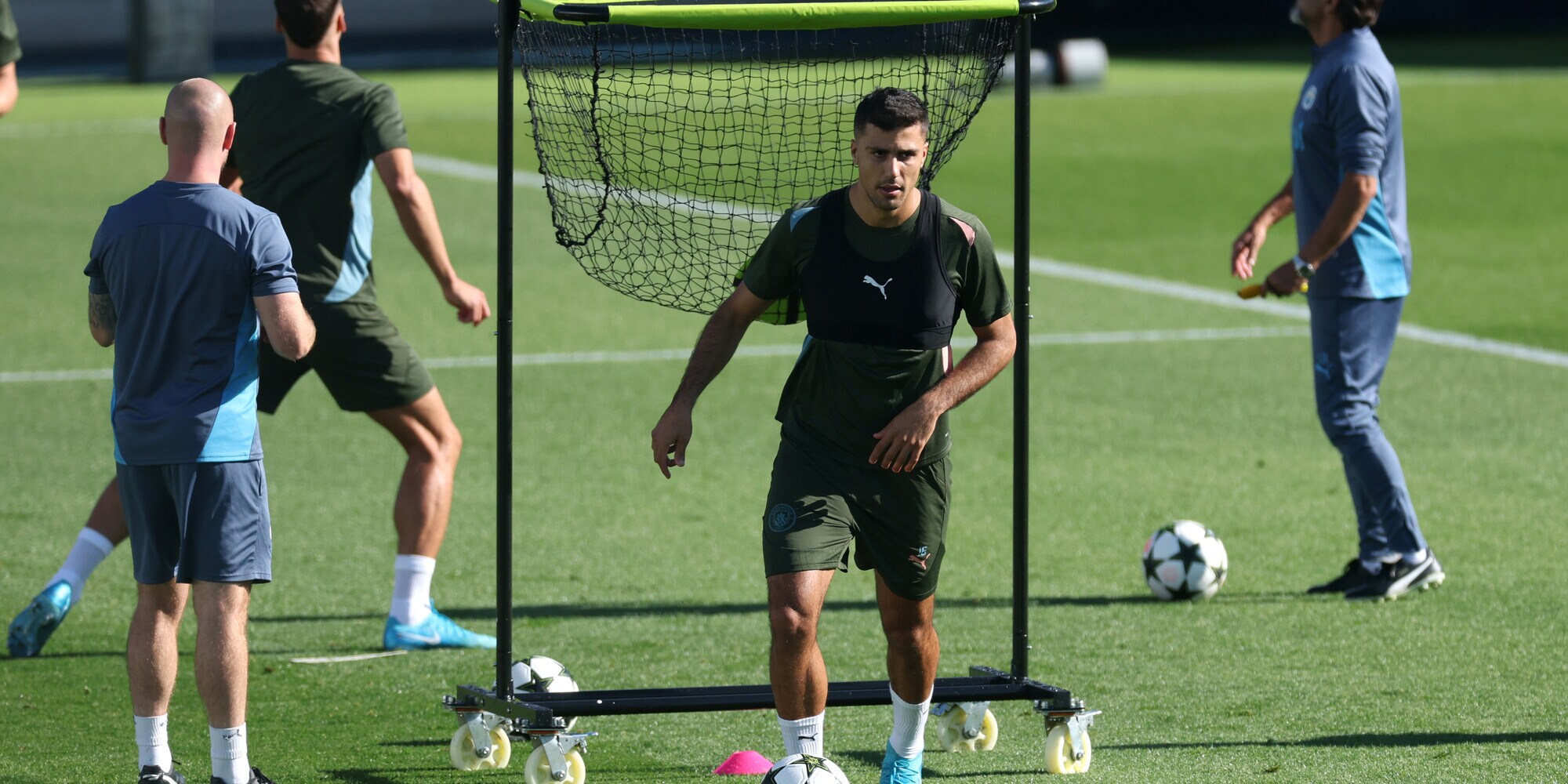 Guardiola palleggia, Rodri si scalda: City-Inter, una sfida da...finale