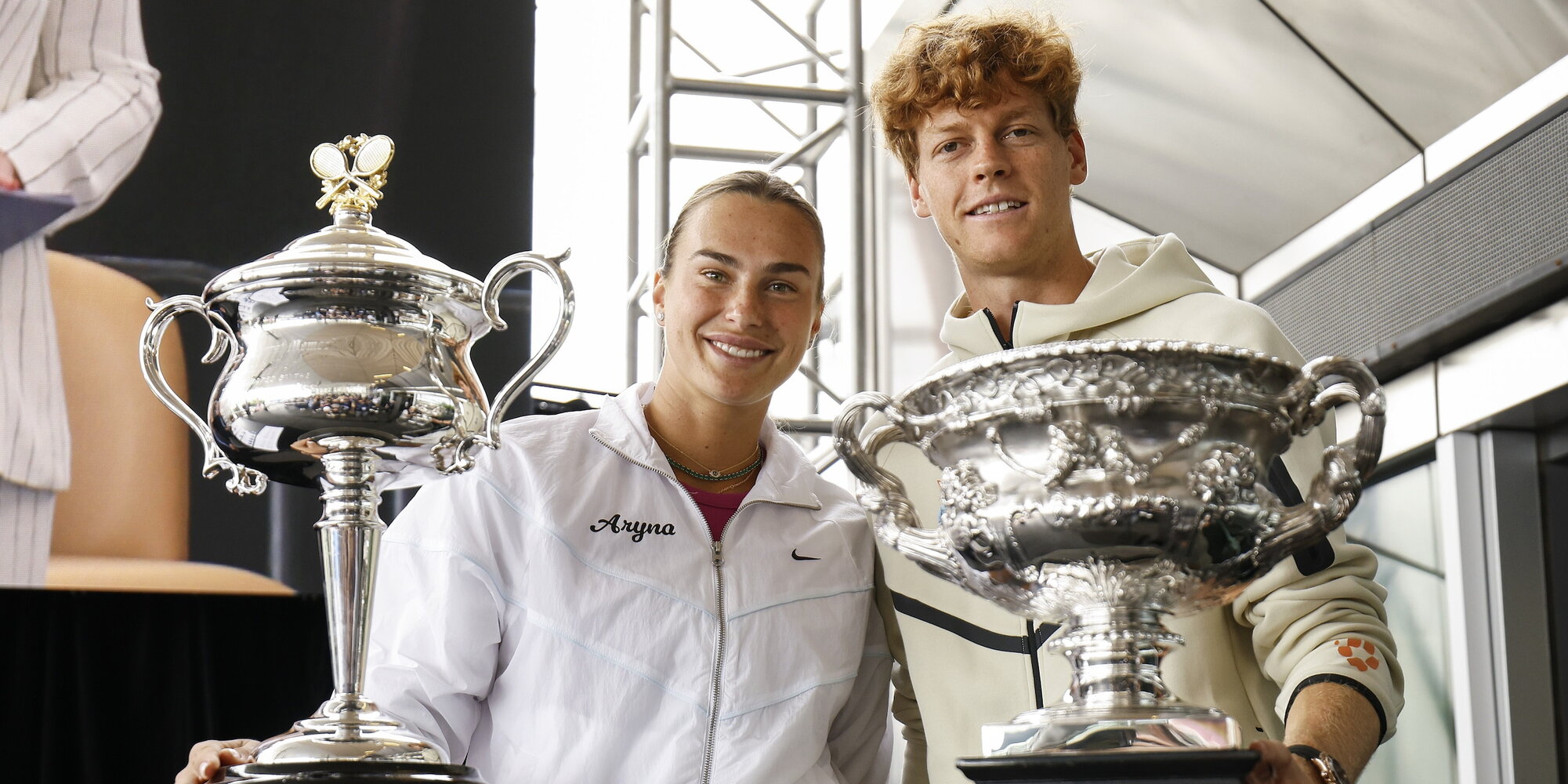 Sinner e Sabalenka, sorrisi ed emozioni al sorteggio degli Australian Open