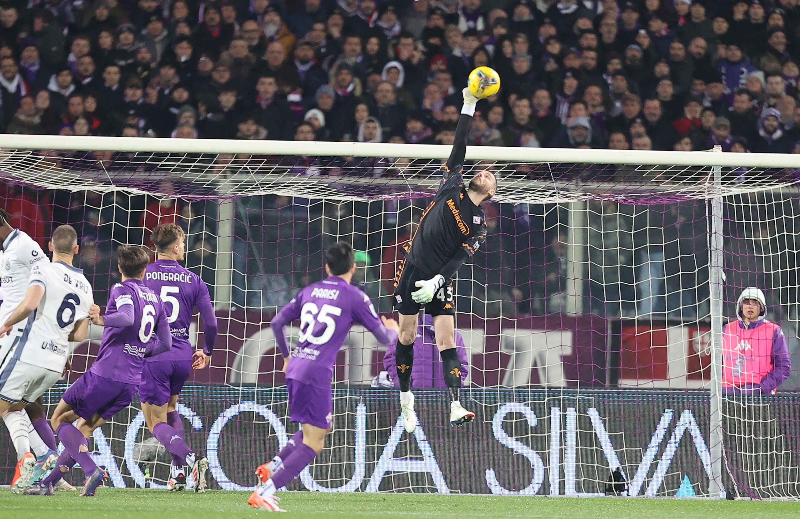 De Gea 6 Nel primo tempo devia in angolo su Lautaro, nella ripresa attento su una velenosissima palombella di Dimarco da quaranta metri. 