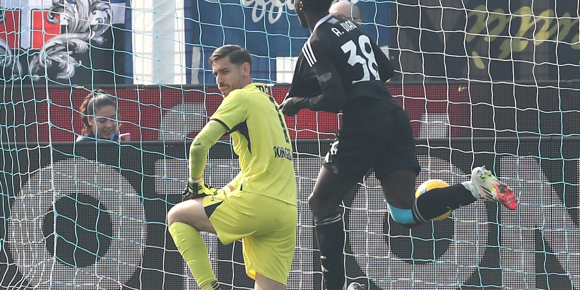 Autogol da incubo e Diao meravigliao, è festa Como: Raspadori non basta al Napoli