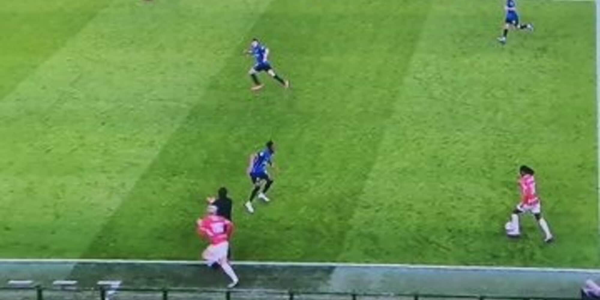 Inzaghi, ci risiamo: talmente fuori che Theo deve dribblarlo…
