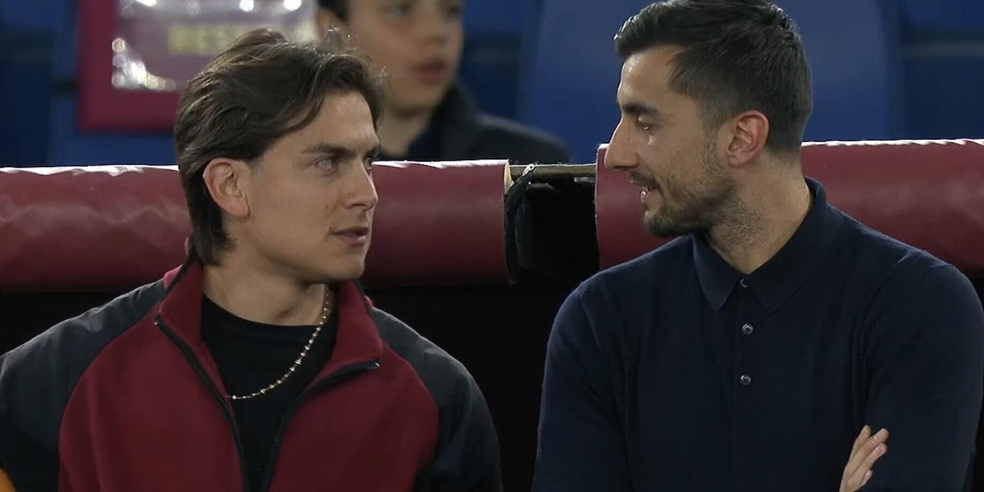 Dybala e Perin insieme prima di Roma-Juve: chiacchiere e sorrisi a bordocampo