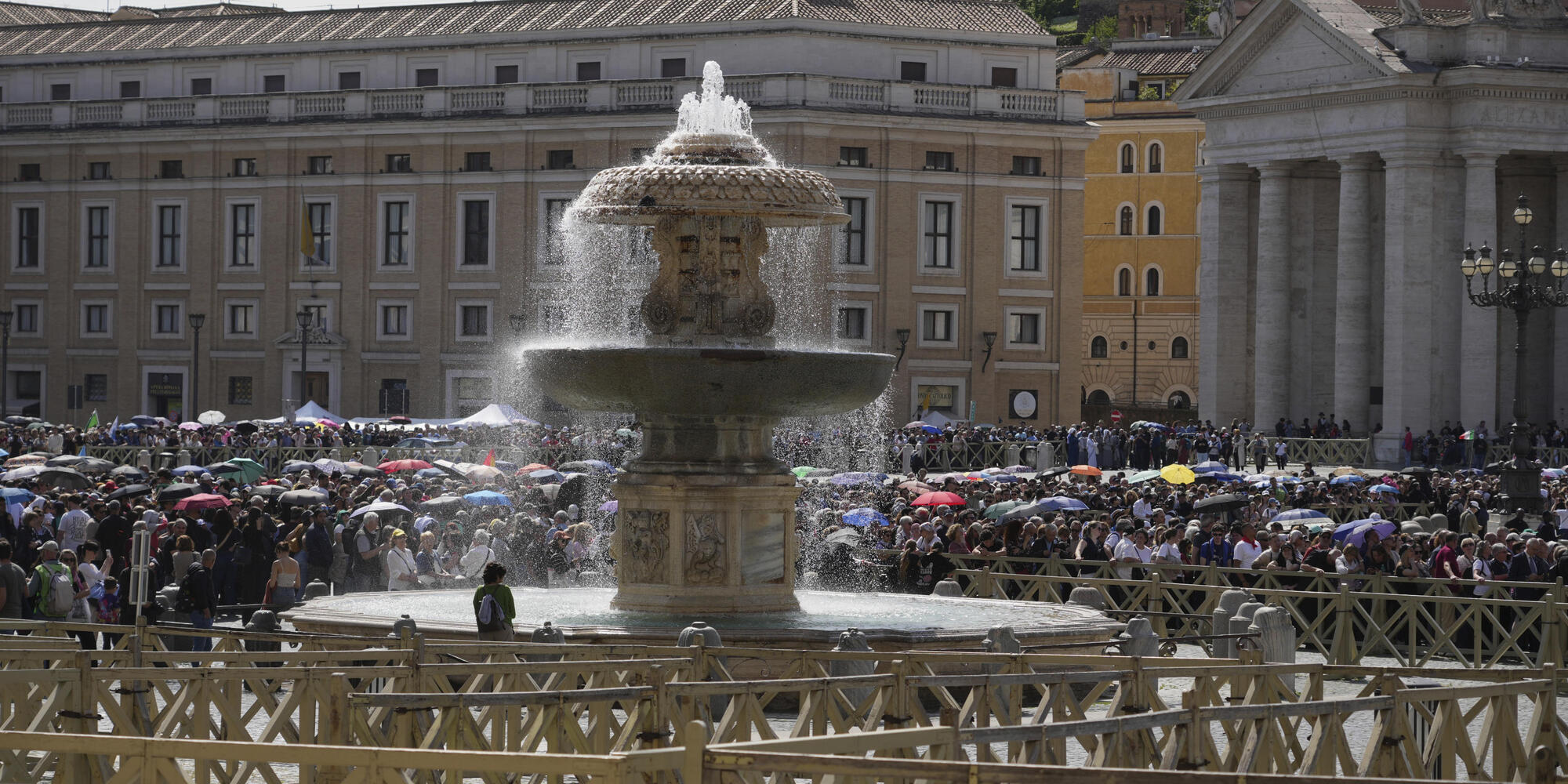 Letture Per Funerali Cattolici Codacons, 'per funerali Papa appartamenti fino a 2500 euro'