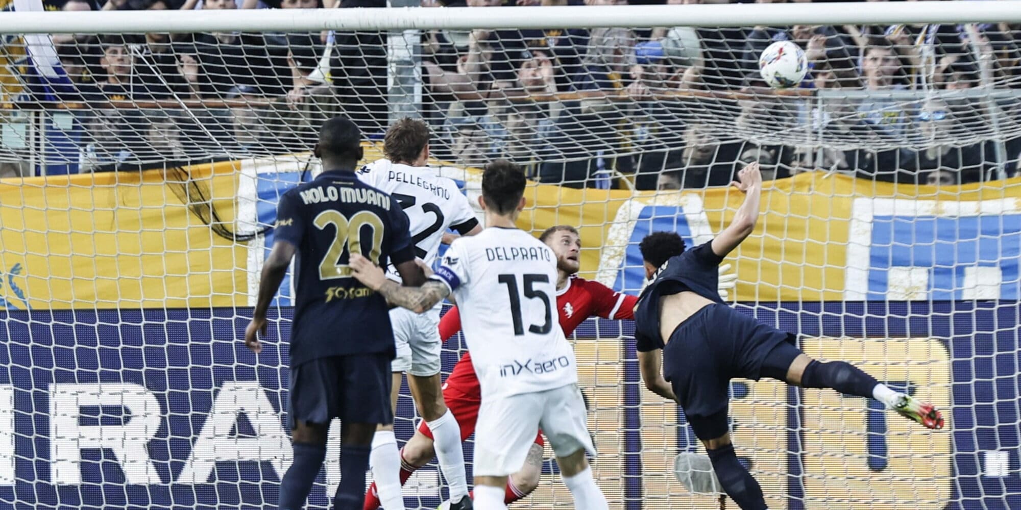 Gazzetta Dello Sport 12 Avril 2015 – Parma-Juventus 1-0 – Inter Milan – Édition Originale