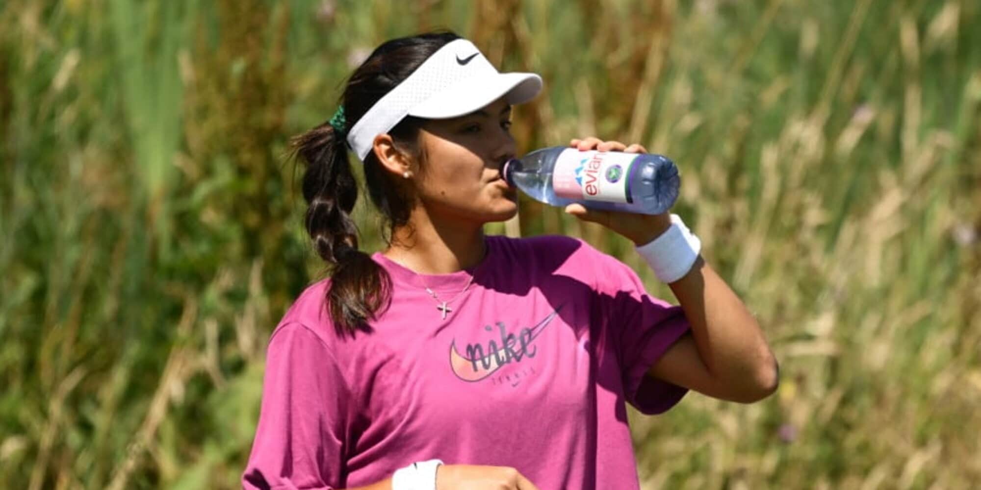 Wimbledon: La Bottiglia d'Acqua Evian Diventa Oggetto da Collezione e Innesca un Mercato Nero Shock!